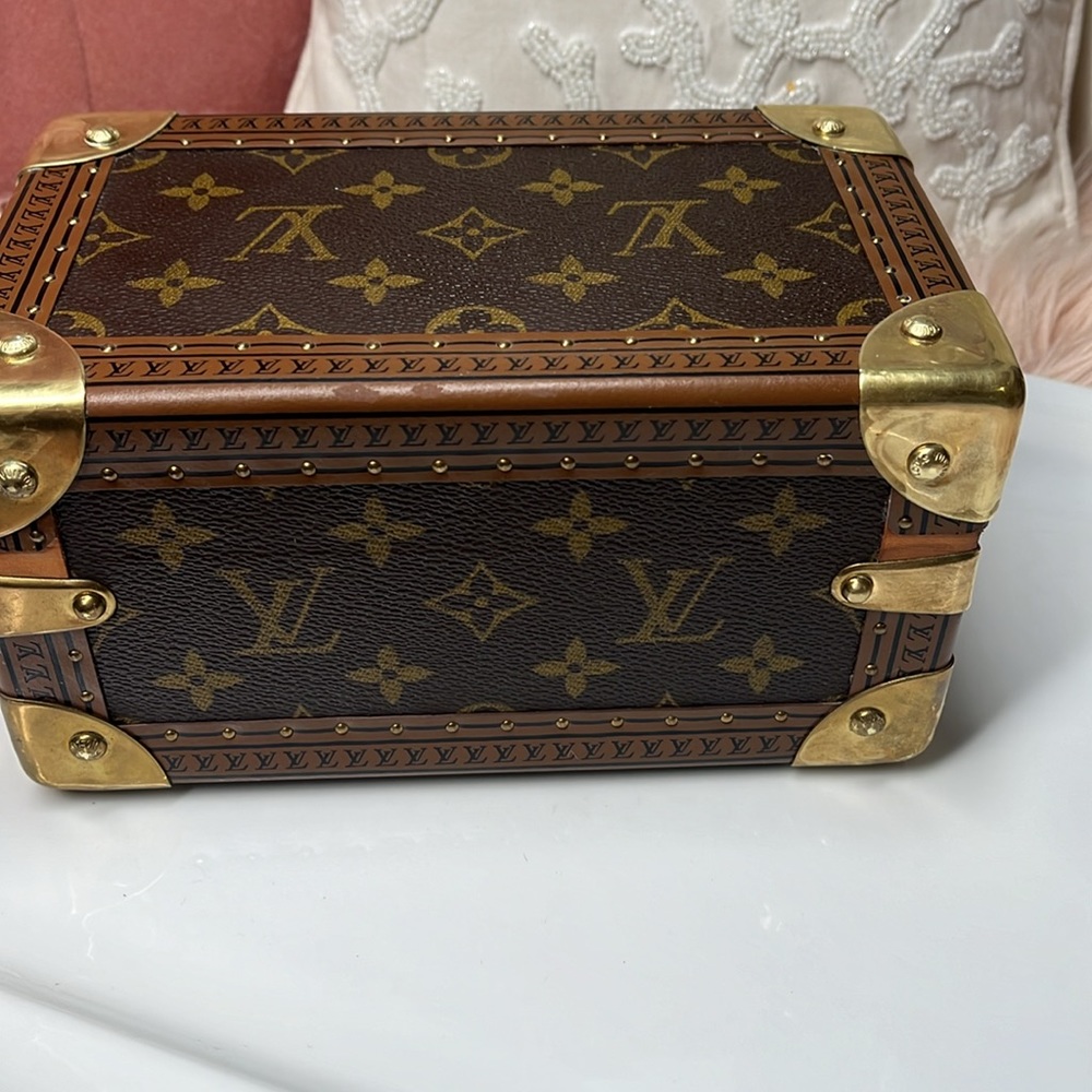 Sold LOUIS VUITTON JEWELRY TRUNK - Picture 5 of 12